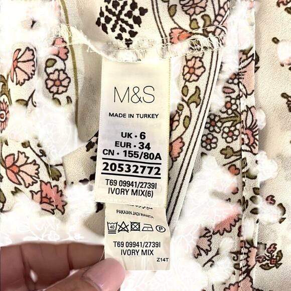 *NWOT* LIMITED Edition Floral Patterned Women's Top | Size 6 - Picture 5 of 9